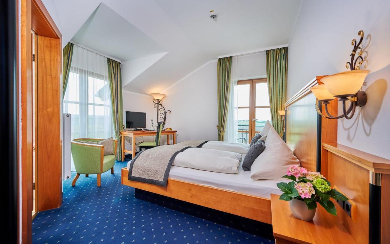 Landhotel Schneider รีเดนแบร์ก ภายนอก รูปภาพ