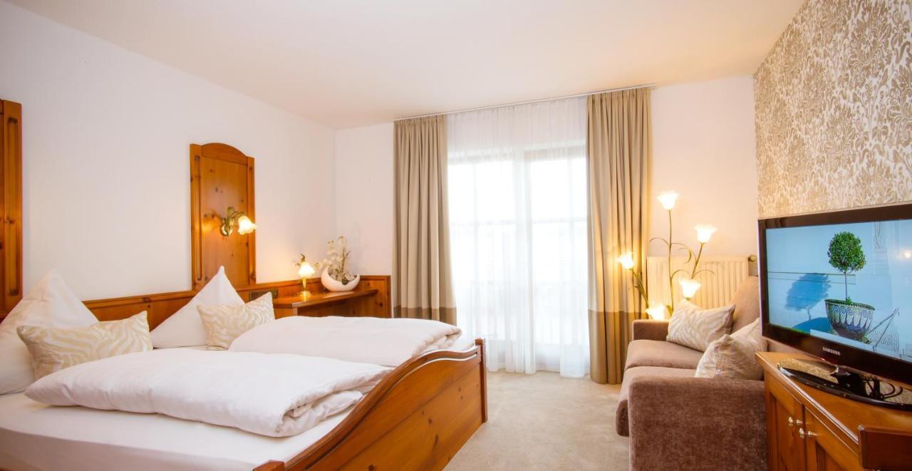 Landhotel Schneider รีเดนแบร์ก ภายนอก รูปภาพ