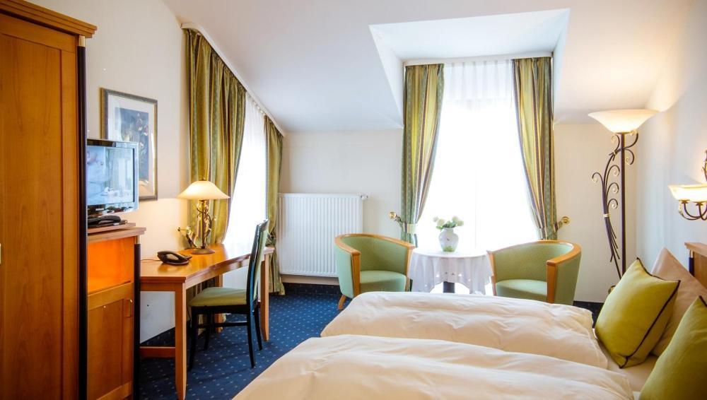 Landhotel Schneider รีเดนแบร์ก ภายนอก รูปภาพ